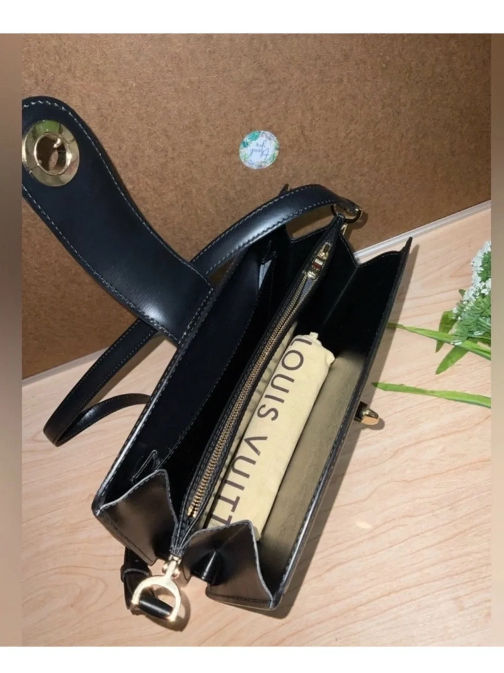 ✅AUTHENTIC LV Black Epi Leather Shoulder Bag Gold-Tone Turnlock LOUIS VUITTON